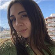 Profesora de flauta con experiencia con niños y pasión por la música y su trabajo.